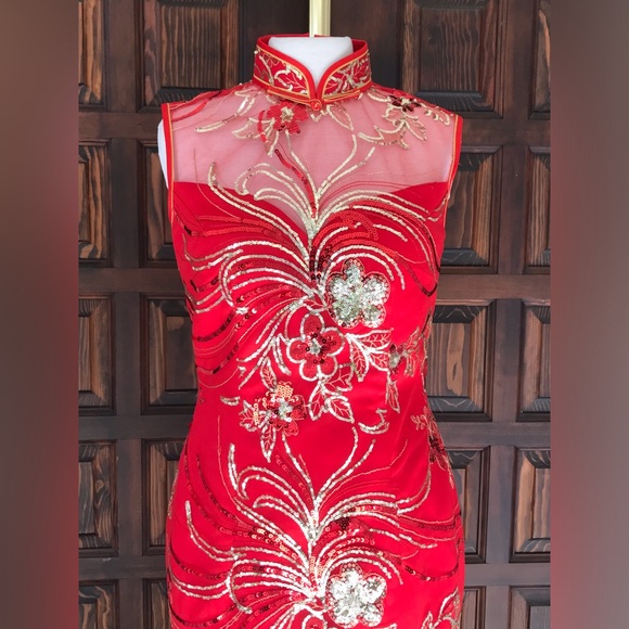 **Modern Style Qipao on Sale – Red Sequin Lace, Elegant and Unique!** - Picture 4 of 4